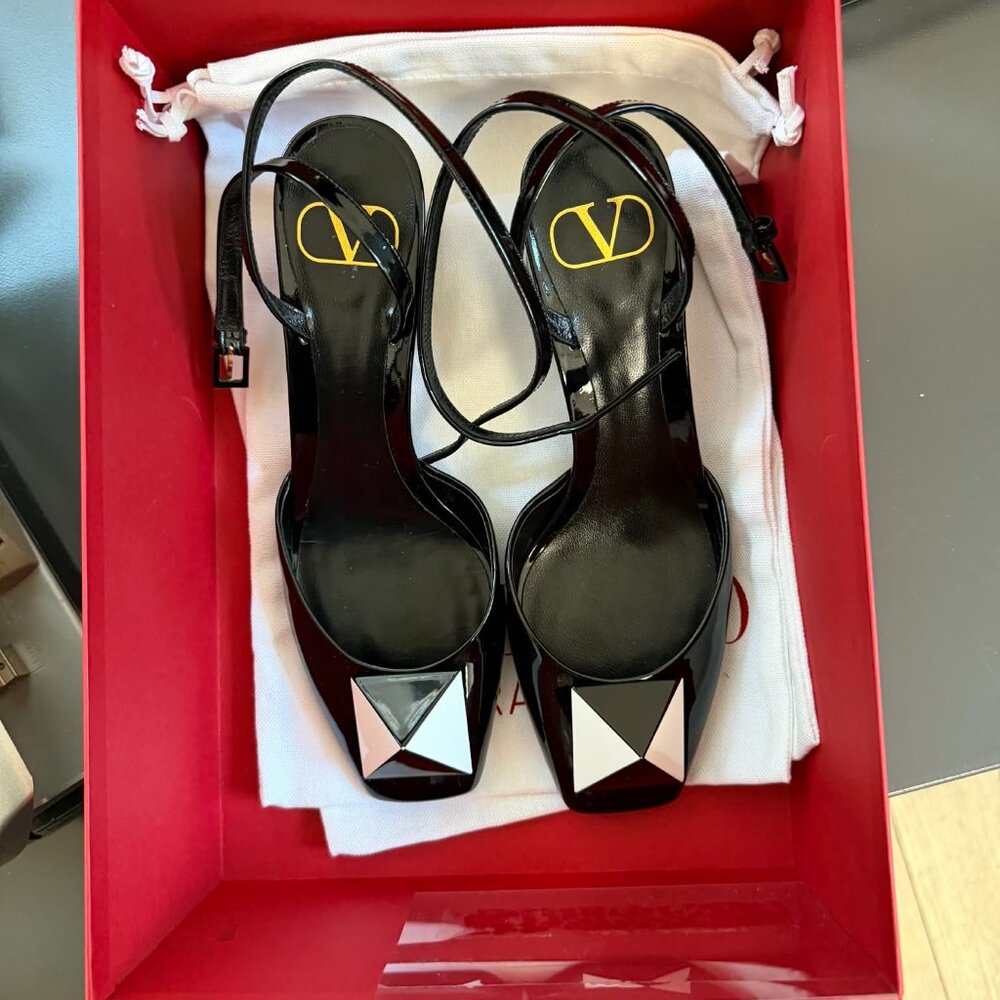 Valentino Garavani Women's One Stud Ankle Strap Sandal size 7